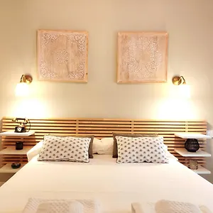 80s Loft Vintage 15' Malaga Airport Free Guest Parking Apartment